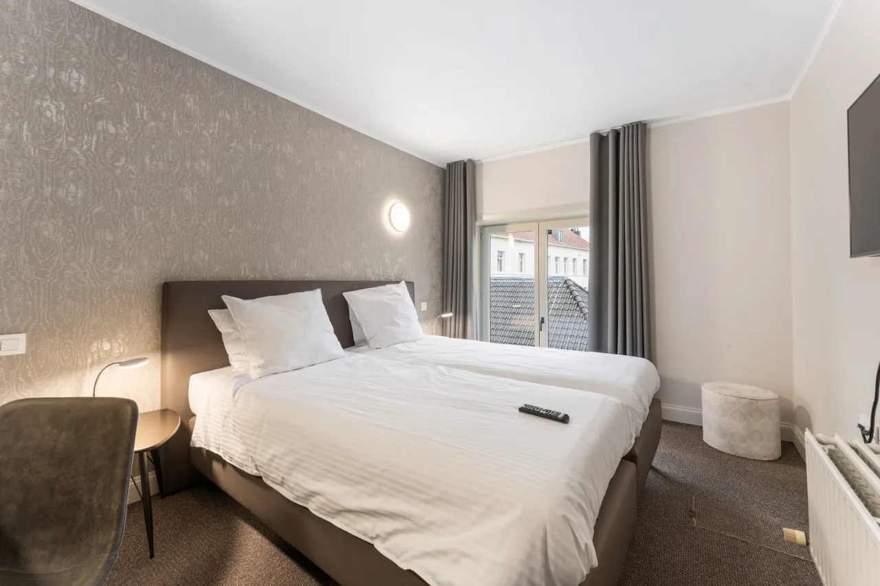 Elegant Twin Room in Bruges’ Heart