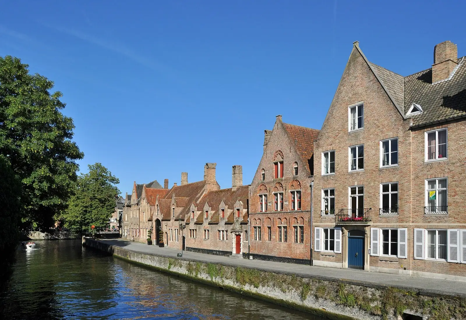 Brick houses along the Groenerei canal